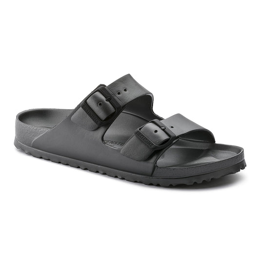 El BIRKENSTOCK Arizona es un verdadero clásico. Modelado sobre la sandalia de corcho, está hecho de EVA ultra ligero y altamente flexible. El EVA de alta calidad y sin olores ha sido probado para detectar sustancias nocivas y combina numerosos atributos positivos. Es resistente al agua, ultra ligero, lavable y, por lo tanto, extremadamente fácil de cuidar. Sandalia Arizona Eva. Birkenstock 