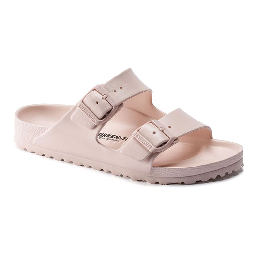 El BIRKENSTOCK Arizona es un clásico genuino que ha deleitado a hombres y mujeres con su diseño atemporal durante décadas. Modelada sobre el corcho original, esta sandalia está hecha de EVA ultra ligera y altamente flexible. Este material sintético de alta calidad y sin olores que ha sido probado para detectar sustancias nocivas es absorbente de golpes, impermeable y amigable con la piel. Por lo tanto, es perfecto para usar en la playa, en el jardín o en áreas de bienestar y spa. Sandalia Arizona Eva.