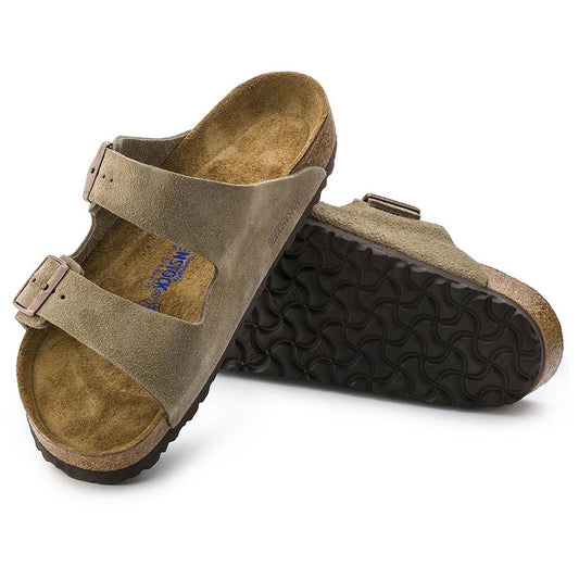 Arizona, una leyenda del confort y un elemento básico de la moda. Con correas ajustables y una plantilla de corcho mágico que se adapta a la forma de su pie, un ajuste verdaderamente personalizado es tan fácil como el diseño clásico. Sandalia Birkestock